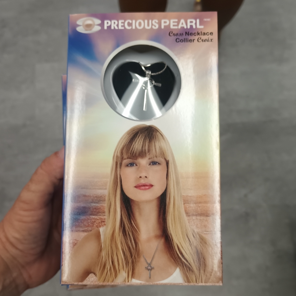 Precious pearl necklace